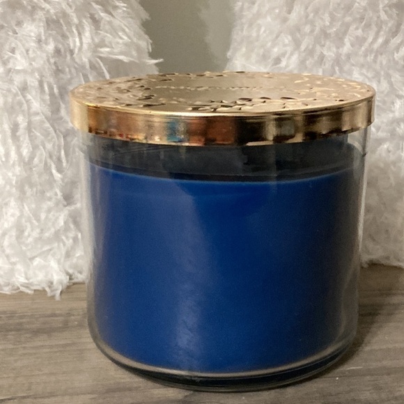 NEW White Barn BATH AND BODY WORKS FLANNEL 3 WICK CANDLE WITH ESSENTIAL OILS - Picture 4 of 7